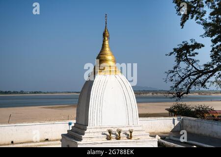 PON Daw Pagoda, Mingun, Myanmar - une réplique de la plus grande Pagode Pahtodawgyi qui n'a jamais été achevée en raison des dommages causés par le tremblement de terre. Banque D'Images