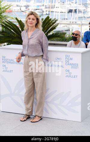 Palais des festivals, Cannes, France. 12 juillet 2021. Margherita Acheter pose au photocall « trois étages ». Photo par crédit : Julie Edwards/Alamy Live News Banque D'Images