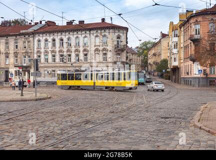 Vieilles maisons traditionnelles dans la partie historique de la ville. Lviv. Ukraine. Banque D'Images