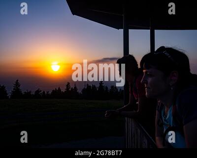 Randonnée sur le Zweälersteig, coucher de soleil et vue depuis le sommet de la pyramide depuis le sommet du Kandel, vue en direction ouest Banque D'Images