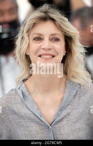 Cannes, France. 12 juillet 2021. Margherita Buy assiste à la photocall de Tre Piani (trois étages) lors du 74e Festival annuel de Cannes le 12 juillet 2021 à Cannes, France. Photo de David Niviere/ABACAPRESS.COM crédit: Abaca Press/Alay Live News Banque D'Images