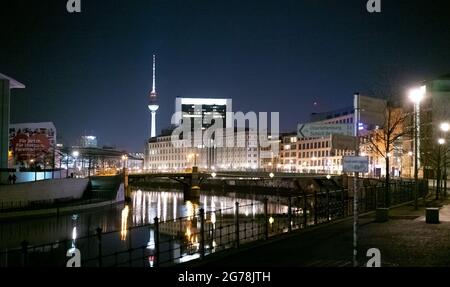 Quartier du gouvernement de Berlin de nuit - photographie de voyage Banque D'Images