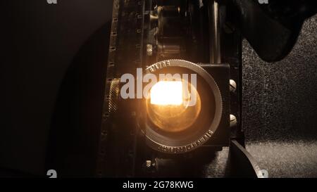 Ancien projecteur de film en vue rapprochée - prise de vue macro Banque D'Images