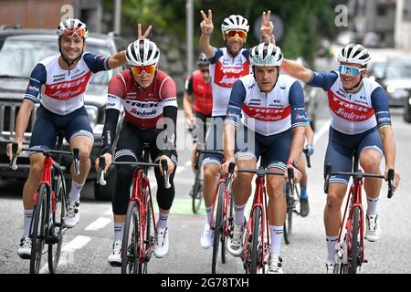 Théunes belges de Trek-Segafredo, Toms lettons Skujins de Trek-Segafredo, italien Vincenzo Nibali de Trek-Segafredo, belge Jasper Stuyven de Banque D'Images