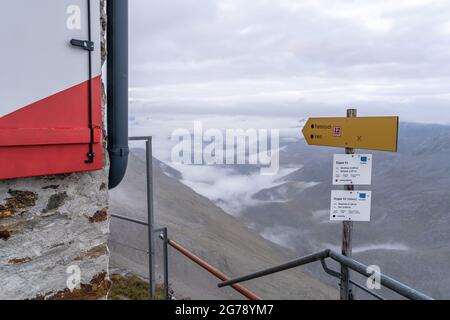 Europe, Autriche, Tyrol, Alpes de l'Ötztal, Ötztal, Obergurgl, vue depuis la terrasse du Ramolhaus vers Obergurgl Banque D'Images