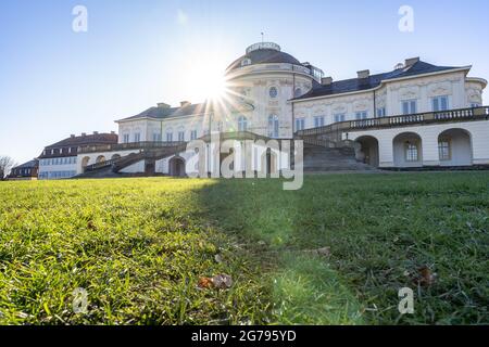 Europe, Allemagne, Bade-Wurtemberg, Stuttgart, Gerlingen, Coucher de soleil derrière le château de Solitude à Stuttgart Banque D'Images