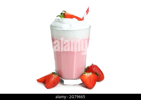 Verre de milkshake de fraise isolé sur fond blanc Banque D'Images