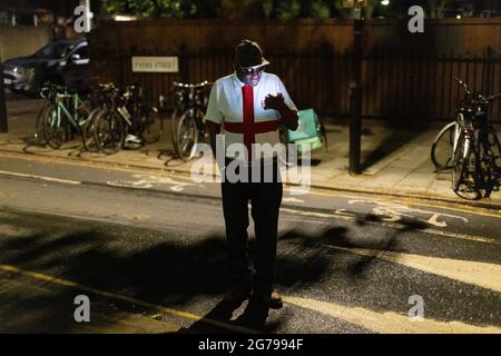 Les fans de football anglais regardent la finale EURO20 entre l'Angleterre et l'Italie dans un pub à Vauxhall, Londres, Angleterre, Royaume-Uni Banque D'Images