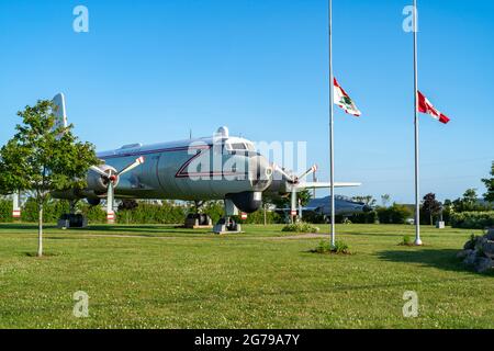 CP-107 Argus Airplane au parc patrimonial de la Force aérienne à Summerside, Île-du-Prince-Édouard, Canada. Banque D'Images