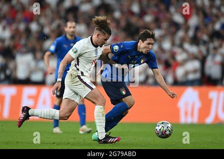 Londres, Royaume-Uni. 11 juillet 2021. Kalvin PHILLIPS (ENG), action, duels contre Federico CHIESA (ITA). Final, match M51, Italie (ITA) - Angleterre (ENG) le 07/11/2021 à Londres/Wembley Stadium. Football Euro 2020 de 11.06.2021 à 11.07.2021. Photo; Marvin Guengoer/GES/Pool via Sven Simon Fotoagentur GmbH & Co. Photo de presse KG # Prinzess-Luise-Str. 41 # 45479 M uelheim/R uhr # Tél 0208/9413250 # Fax. 0208/9413260 # GLS Banque # BLZ 430 609 67 # compte 4030 025 100 # IBAN DE75 4306 0967 4030 0251 00 # BIC GENODEM1GLS # www.svensimon.net. Credit: dpa Picture Alliance/Alay Live News Banque D'Images