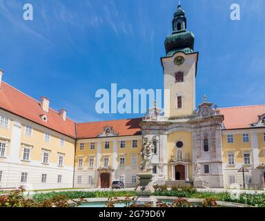 Seitenstetten, Abbaye de Stift Seitenstetten, cour, église dans la région de Mostviertel, Niederösterreich / Basse-Autriche, Autriche Banque D'Images