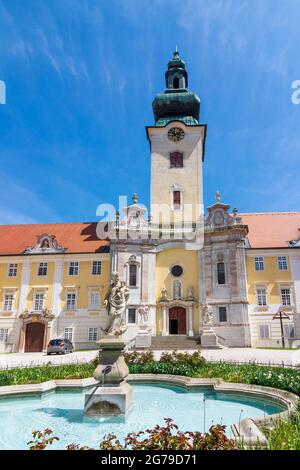 Seitenstetten, Abbaye de Stift Seitenstetten, cour, église dans la région de Mostviertel, Niederösterreich / Basse-Autriche, Autriche Banque D'Images