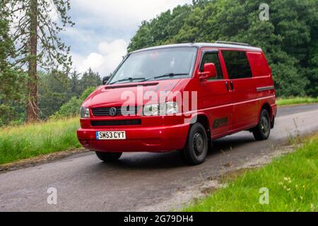 2003 rouge VW Volkswagen TDI 888 P/V SWB 88BHP 5 speed Manual panel van en route KLMC The Cars The Star Show à Holker Hall & Gardens, Grange-over-Sands, Royaume-Uni Banque D'Images