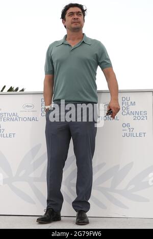 Cannes. 12 juillet 2021. L'acteur Riccardo Scamarcio pose pendant le photocall pour le film 'Tre Piani' (trois étages) au 74e Festival annuel de Cannes, à Cannes, France, le 12 juillet 2021. Credit: Xinhua/Alay Live News Banque D'Images