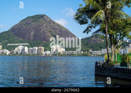 Paysage pittoresque de la lagune Lagoa Rodrigo da Freitas, Rio de Janeiro, Brésil Banque D'Images