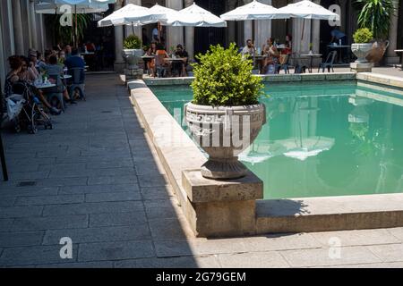 Cour du manoir de Parque Lage. L'école d'arts visuels et un café sont ouverts au public. Rio de Janeiro, Brésil Banque D'Images