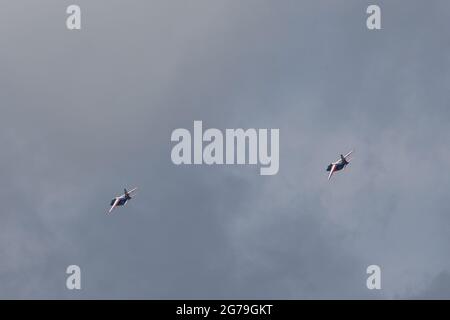 Les avions Alphajet de l'équipe acrobatique française Patrouille de France (PAF) survolent Paris, lors d'une séance d'entraînement avant le défilé du 14 juillet, le 12 juillet 2021. Photo de Raphael Lafargue/ABACAPRESS.COM Banque D'Images