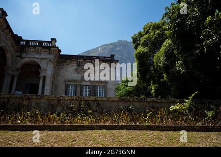 Hôtel de style italien situé dans le Parque Lage. C'est maintenant une école des arts visuels de Rio de Janeiro, Brésil Banque D'Images