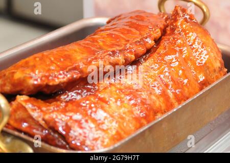 Copenhague, Danemark. 12July 2021,Butcher prépare du porc pour la brbecuse dans la capitale danoise Copenhague Danemark. (Photo..Francis Joseph Dean/Dean Picture Banque D'Images