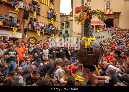 Danse de l'Àliga (l'aigle) au festival Patum de Berga, patrimoine culturel immatériel mondial de l'UNESCO (Barcelone, Catalogne, Espagne) Banque D'Images