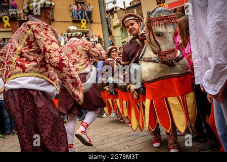 Danse des Turcs i Cavlets (Turcs et chevaux) au festival Patum de Berga, patrimoine culturel immatériel mondial de l'UNESCO Barcelone, Catalogne Espagne Banque D'Images