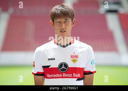 12 juillet 2021, Bade-Wurtemberg, Stuttgart: Journée officielle des médias du Bundesliga club VfB Stuttgart: Hiroki Ito. Photo: Marijan Murat/dpa - NOTE IMPORTANTE: Conformément aux règlements du DFL Deutsche Fußball Liga et/ou du DFB Deutscher Fußball-Bund, il est interdit d'utiliser ou d'utiliser des photos prises dans le stade et/ou du match sous forme de séquences et/ou de séries de photos de type vidéo. Banque D'Images