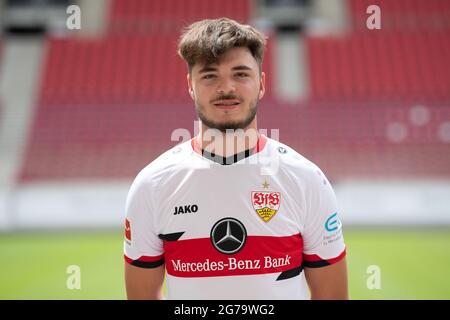 12 juillet 2021, Bade-Wurtemberg, Stuttgart: Journée officielle des médias de l'équipe Bundesliga VfB Stuttgart: Lilian Egloff. Photo: Marijan Murat/dpa - NOTE IMPORTANTE: Conformément aux règlements du DFL Deutsche Fußball Liga et/ou du DFB Deutscher Fußball-Bund, il est interdit d'utiliser ou d'utiliser des photos prises dans le stade et/ou du match sous forme de séquences et/ou de séries de photos de type vidéo. Banque D'Images