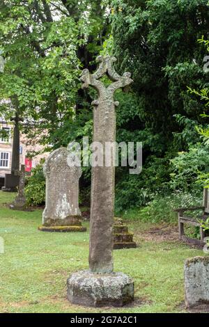 La croix médiévale dans le cimetière de Sainte Marie la Vierge, Blanchland Banque D'Images