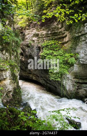 Monde de l'eau dans la gorge de l'Areuse Banque D'Images