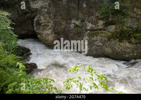 Monde de l'eau dans la gorge de l'Areuse Banque D'Images