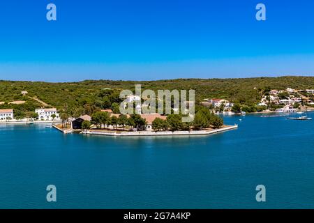 Vue de Mirador de la Miranda à la petite île d'Illa Pinto, Port de Maó, deuxième plus grand port naturel au monde, Mahon, Mao, Minorque, Espagne, Europe Banque D'Images