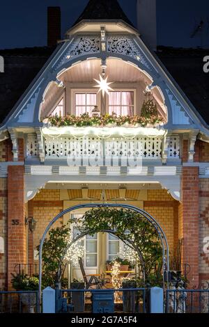 Allemagne, Bade-Wurtemberg, Karlsruhe, maison décorée pour Noël. Banque D'Images