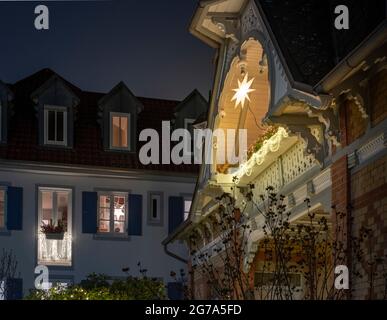 Allemagne, Bade-Wurtemberg, Karlsruhe, maison décorée pour Noël. Banque D'Images