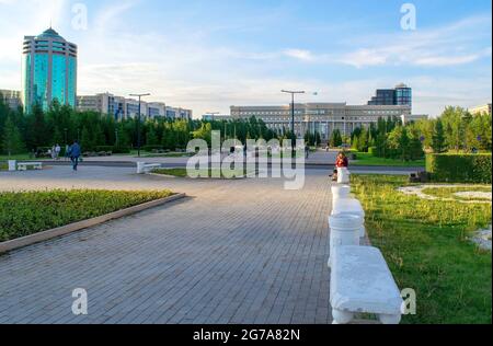 Nur-Sultan - Kazakhstan: 10 juin 2021: Centre de Nur-Sultan, vue du ministère des Affaires étrangères sur le boulevard Nurjol Banque D'Images