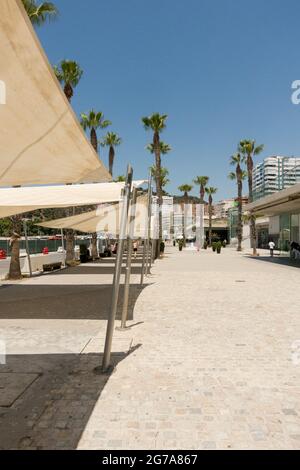 Malaga espagne. Muelle uno, promenade au bord de l'eau, centre commercial et de restaurants, Port de Málaga, Andalousie, Espagne. Banque D'Images