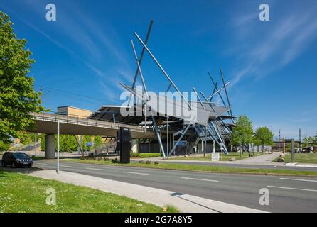 Allemagne, Oberhausen, Alt-Oberhausen, Oberhausen-Neue Mitte, région de Ruhr,Basse-Rhin, Rhénanie-du-Nord-Westphalie, NRW, gare routière au centre commercial Centro, arrêt de bus, transport local de passagers, déconstructivisme Banque D'Images