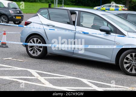 Brentwood Essex, Royaume-Uni. 12th juillet 2021. Incident de la police d'Essex à la Maison publique de Nags Head, Brentwood Essex un porte-parole de la police d'Essex a déclaré: «Nous avons été appelés peu avant 1,50pm le lundi 12 juillet, et des rapports indiquent qu'une femme et un enfant avaient été blessés à l'extérieur de la tête de Nags, dans Brook Street, Brentwood. 'Ils ont été traités sur place par des ambulanciers paramédicaux et emmenés à l'hôpital. Leurs blessures sont graves mais ne sont pas considérées comme mettant la vie en danger. Zach Hughes, 27 ans, de Romford, a été condamné à 23 ans de prison au tribunal de la Couronne de Basildon après avoir admis la tentative de meurtre. Crédit : Ian Davidson/Alay Live News Banque D'Images