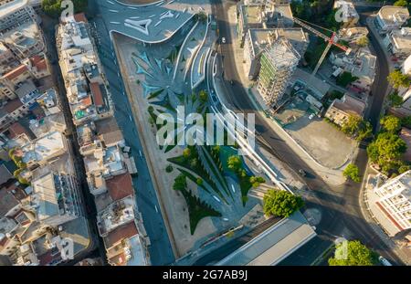Vue aérienne Nicosie paysage urbain la capitale de Chypre et la place Eleftheria à l'architecture futuriste moderne. Banque D'Images