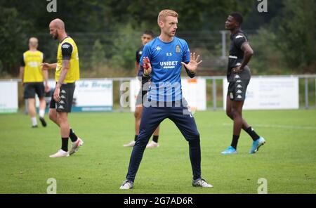 Edward, entraîneur-chef de Charleroi, continue de se faire des gestes pendant le camp d'entraînement d'été de l'équipe belge de football Sporting Charleroi, en préparation de la mer à venir Banque D'Images