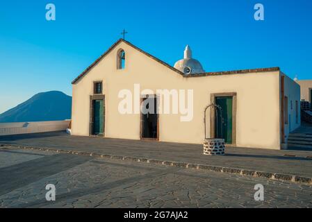 Vieille église de Quattropani, île de Lipari, Iles Eoliennes, Sicile, Italie Banque D'Images