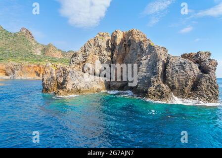 Vue de Punta Milazzese, Panarea, Iles Eoliennes, Sicile, Italie, Banque D'Images