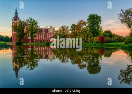 Nouveau château à Prince Pücklerpark Bad Muskau, haute Lusatia, district de Goerlitz, Saxe, Allemagne, Europe Banque D'Images