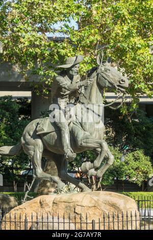 États-Unis, Californie, Sacramento, Memorial Pony Express Rider dans le vieux Sacramento Banque D'Images