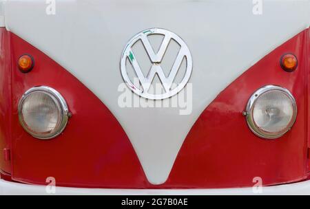 Détail de l'avant d'une fourgonnette VW Volkswagen d'époque Banque D'Images