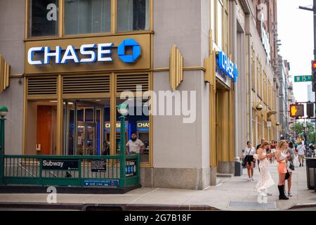 Une succursale de JP Morgan Chase Bank à New York le samedi 10 juillet 2021. (© Richard B. Levine) Banque D'Images