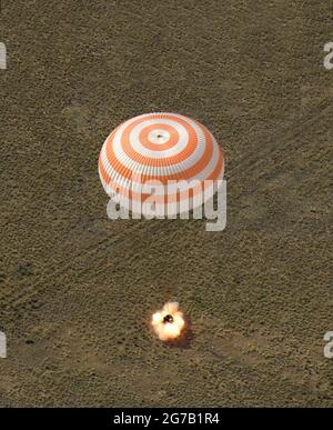 Le satellite Soyuz MS-11 est situé dans une zone éloignée près de la ville de Zhezkazgan, au Kazakhstan, avec des membres d'équipage de l'expédition 59, Anne McClain de la NASA, David Saint-Jacques de l'Agence spatiale canadienne et Oleg Kononenko de Roscosmos, le 25 juin 2019. Retour de la Station spatiale internationale. Une version unique, optimisée et numériquement améliorée d'une image de la NASA par le photographe senior de la NASA Bill Ingalis / Credit NAS. Banque D'Images