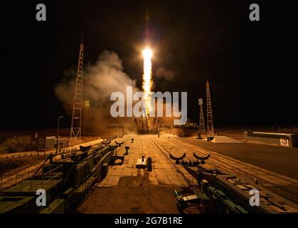 Le vaisseau Soyuz MS-12 est lancé avec les membres d'équipage de l'expédition 59 Nick Hague et Christina Koch de la NASA, ainsi qu'Alexey Ovchinin de Roscosmos, le 15 mars 2019, au Cosmodrome de Baikonour, au Kazakhstan. La Haye, Koch et Ovchinin passeront six mois et demi à vivre et à travailler à bord de la Station spatiale internationale. Une version unique, optimisée et numériquement améliorée d'une image de la NASA par le photographe principal de la NASA Bill Ingalis / Credit NASA Banque D'Images