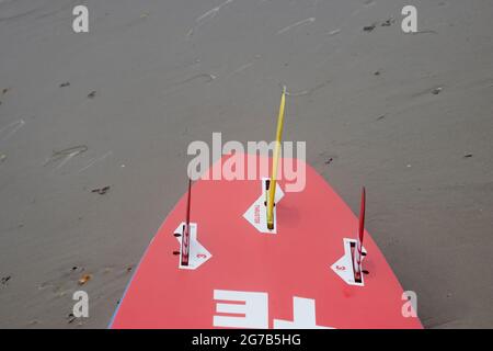 Matériel de planche à voile vu sur la plage Banque D'Images