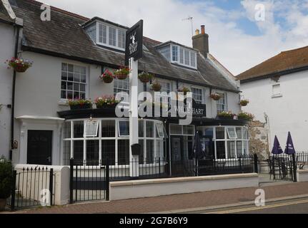 Pub The White Hart vu à Littlehampton à l'été 2021. Banque D'Images