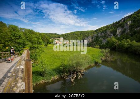 Chapelle Saint-Georges et Rocher du Corbeau, près du Thiergarten, Parc naturel du Haut-Danube, Vallée du Haut-Danube, Danube, Alb souabe, Bade-Wurtemberg, Allemagne Banque D'Images